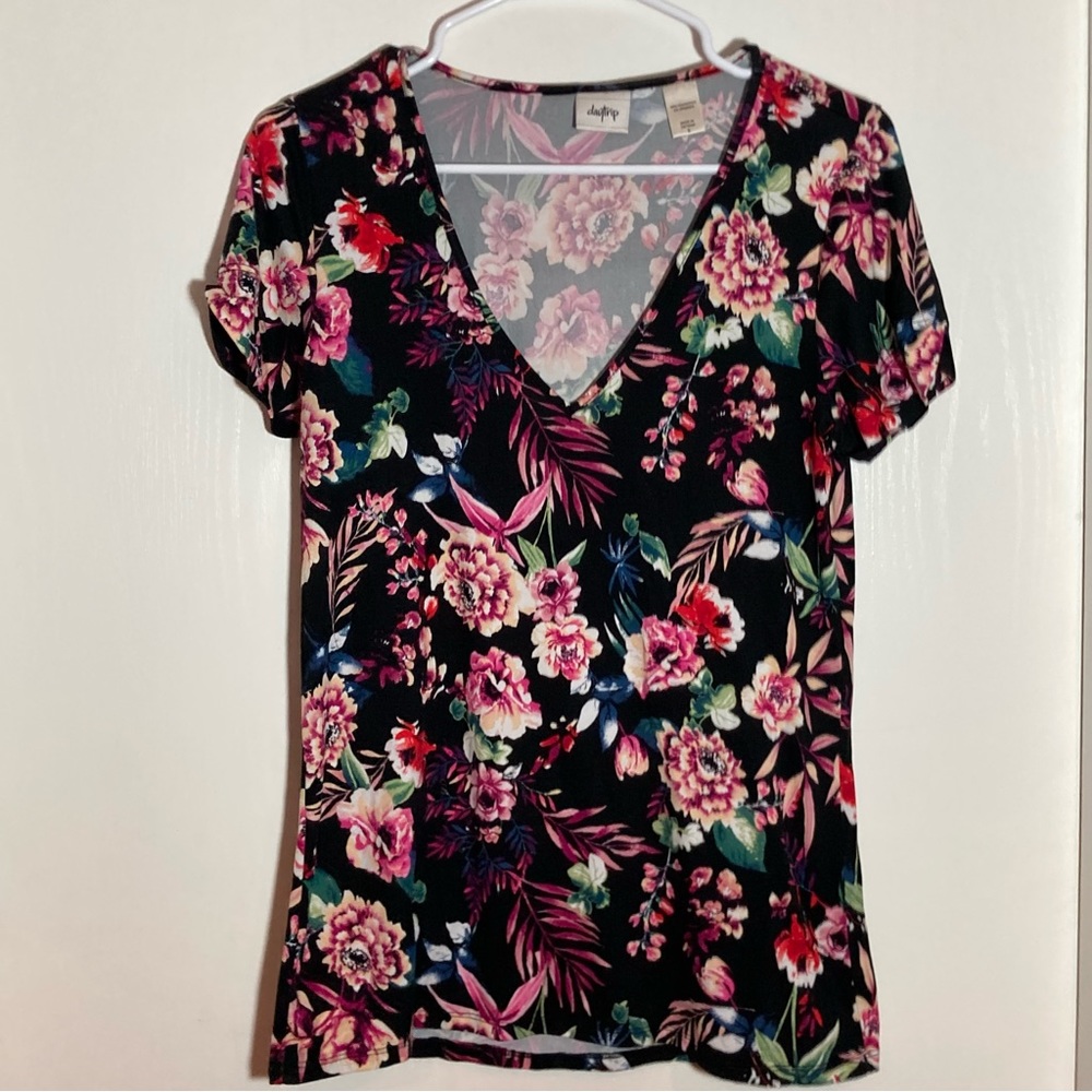 Daytrip‎ floral vneck top small
